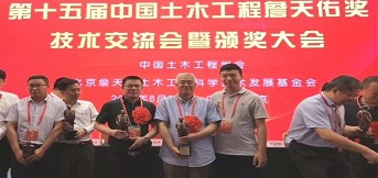 中建二局聯(lián)合豪鋼起重機對上海迪士尼海盜船進行檢修