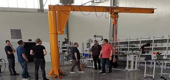 豪鋼為博洛科電氣公司定制三臺(tái)bz懸臂起重機(jī)