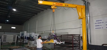 定期檢查各種起重機(jī)設(shè)備配件，保證安全運(yùn)行！